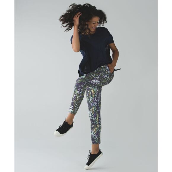Lululemon Jet Crop Luxtreme Slim Floral Sport White Multi - Picture 9 of 9
